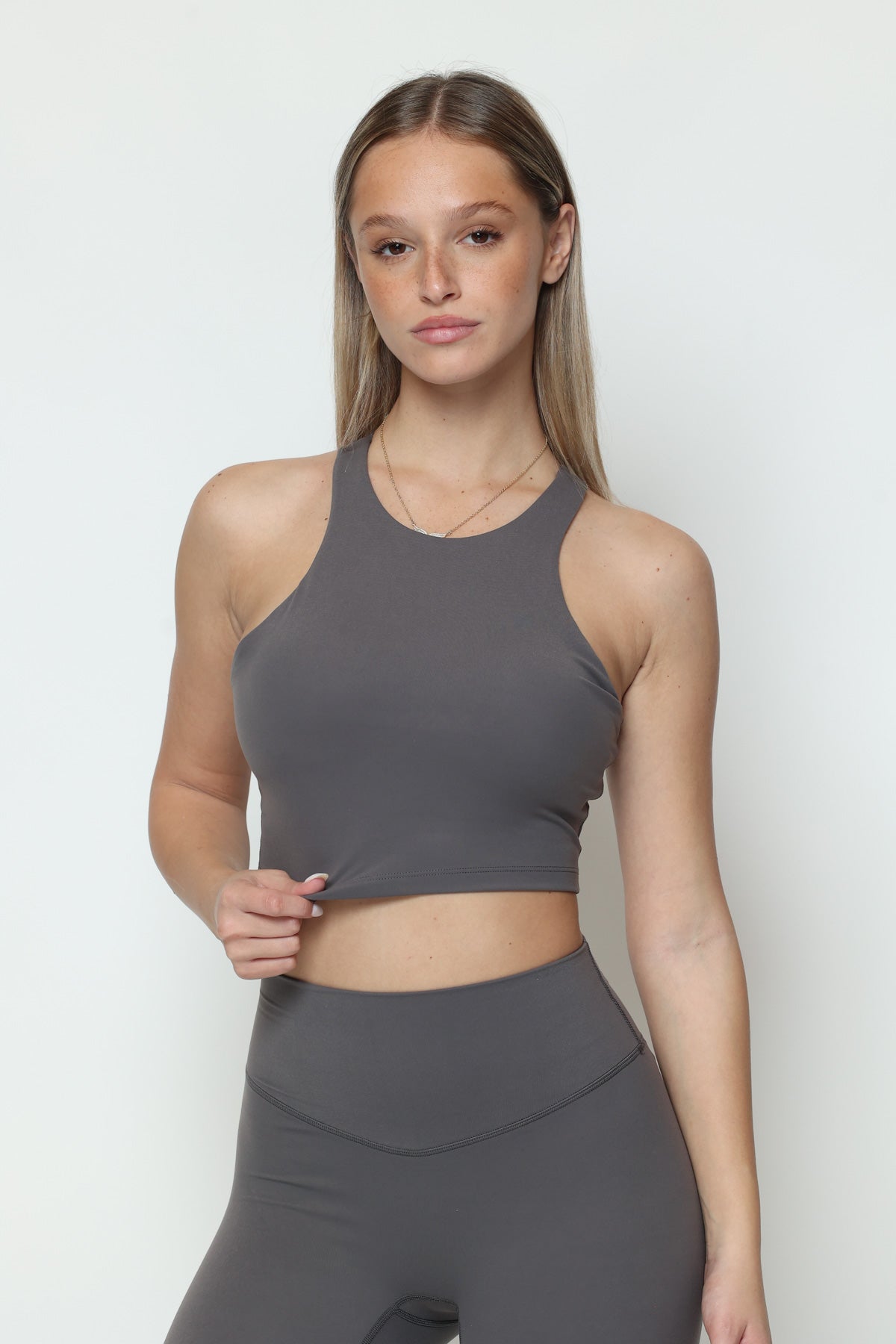 קרופ טופ דגם גיין טופ כתפיות איקס בגב