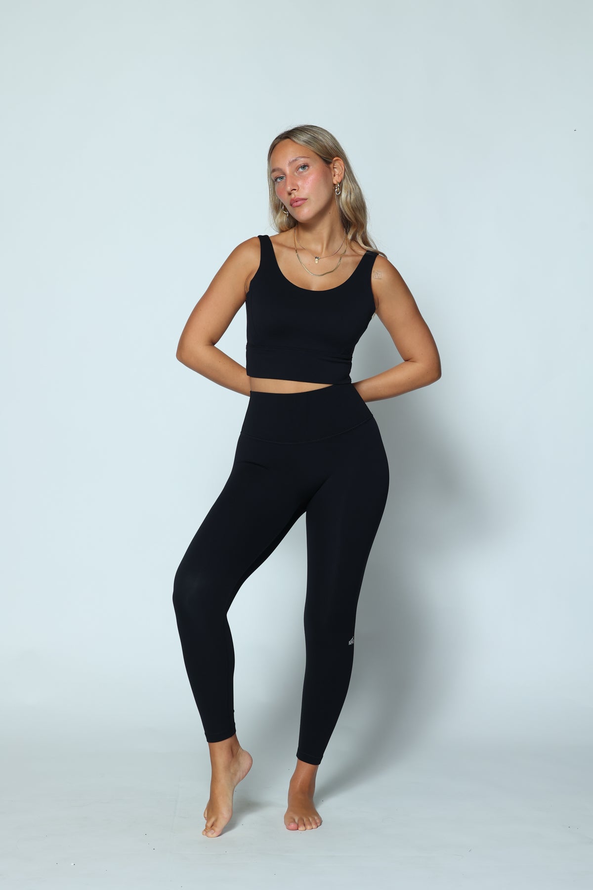 סט דגם אדל - טייץ ארוך וקרופ טופ