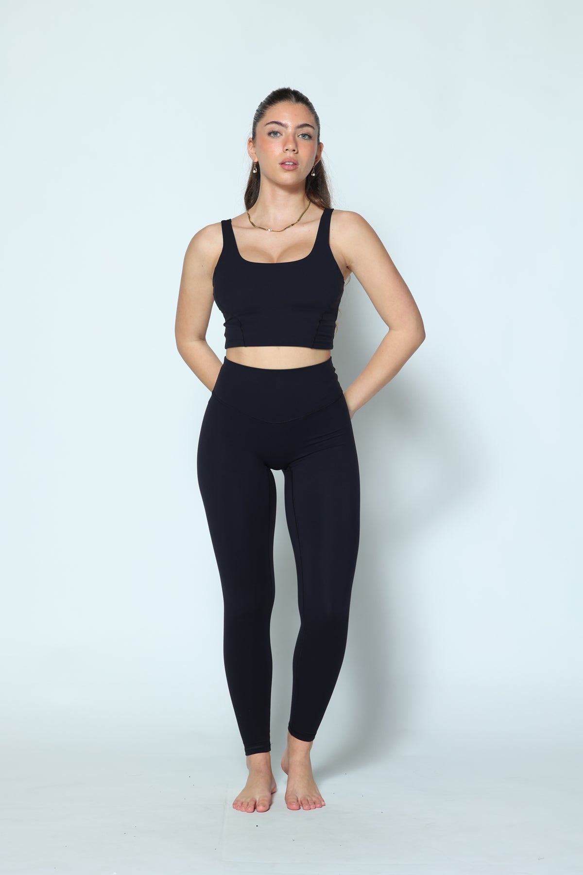 דגם גיין - קרופ טופ כתפיות עבות