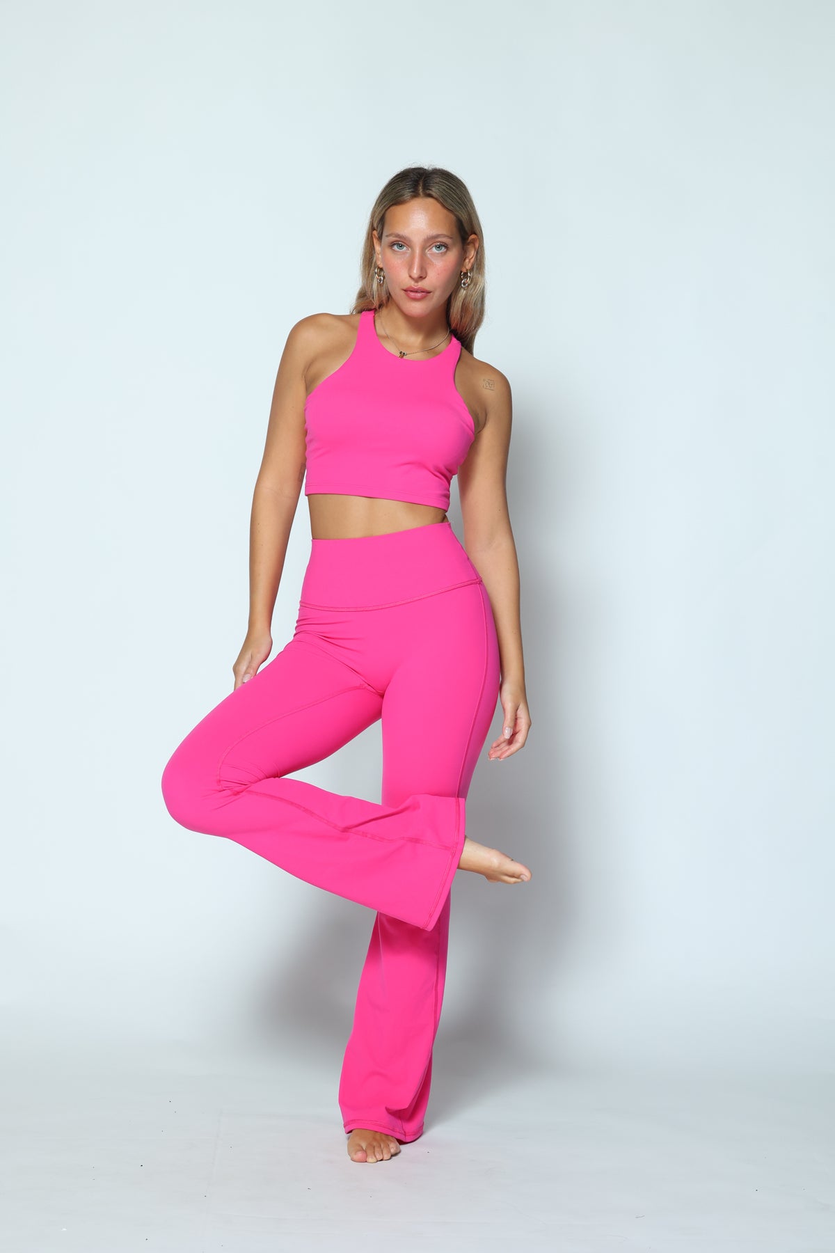 דגם גיין - קרופ טופ כתפיות קולר