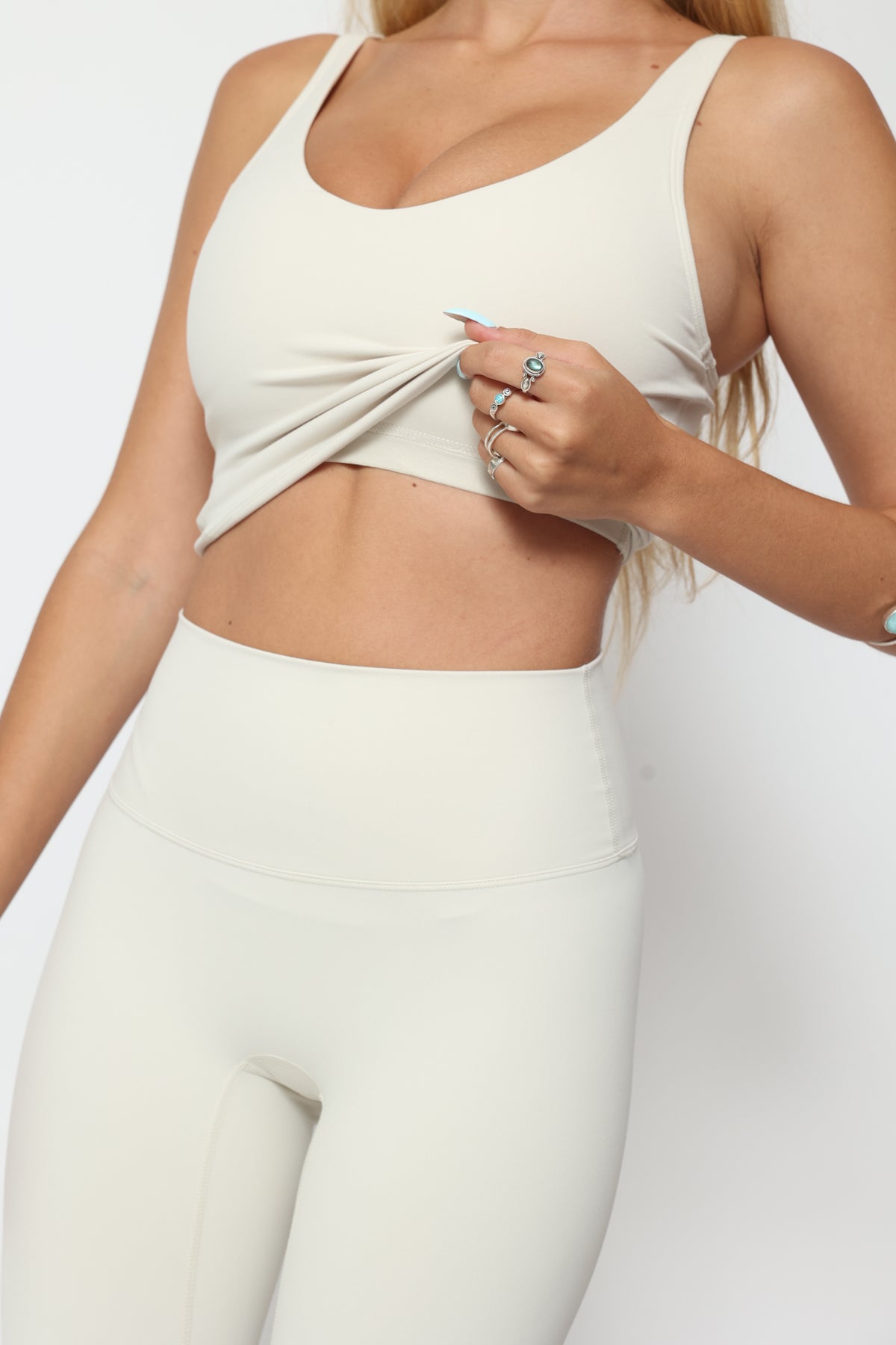 דגם איימי - קרופ טופ כתפיות