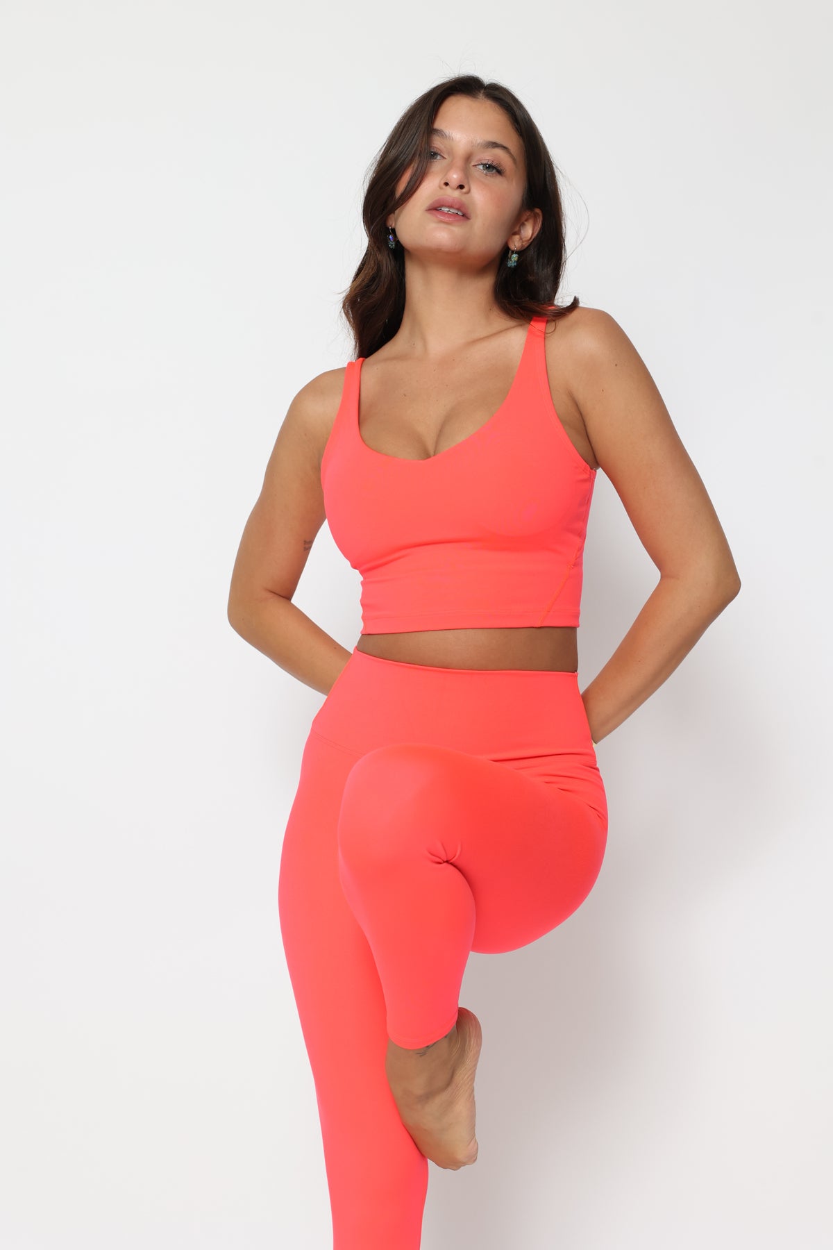 קרופ טופ ספורט לנשים - דגם איימי | MAR SPORTWEAR