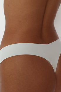 תחתון חוטיני ללא תפר מבד מיקרו - מארז שלישייה