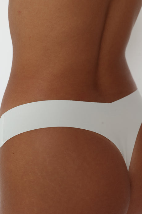 תחתון חוטיני ללא תפר מבד מיקרו - מארז שלישייה