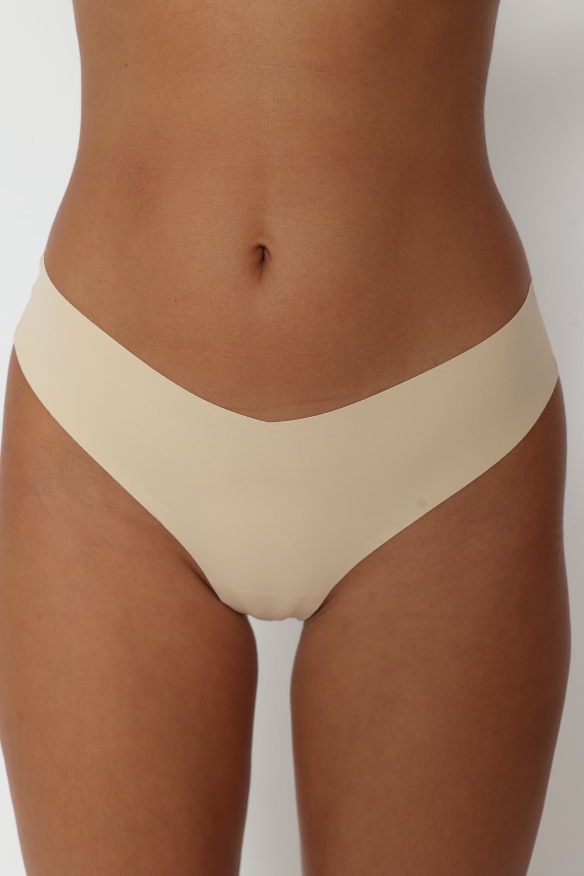 תחתון חוטיני ללא תפר מבד מיקרו - מארז שלישייה