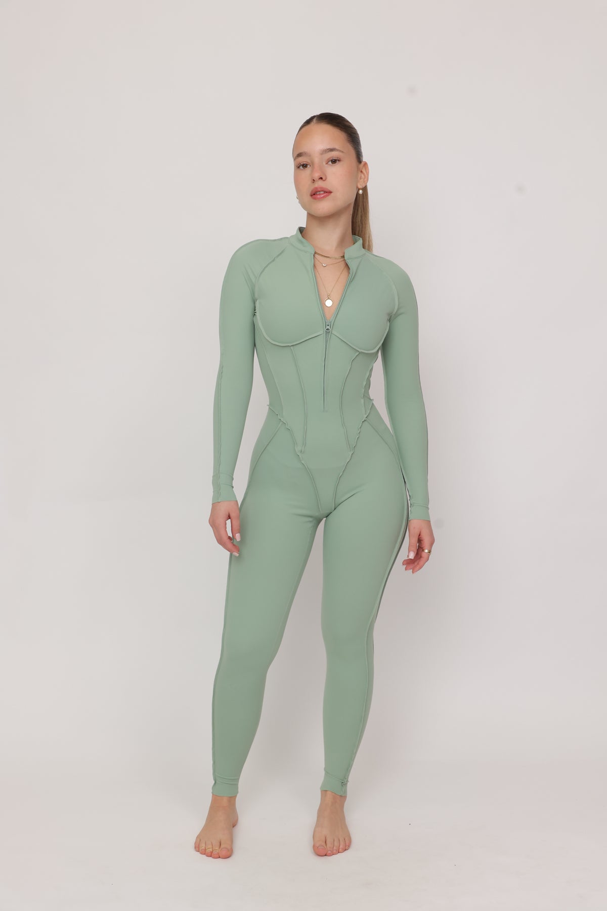 דגם אשלי - אוברול היסטרי עם תפרים בולטים