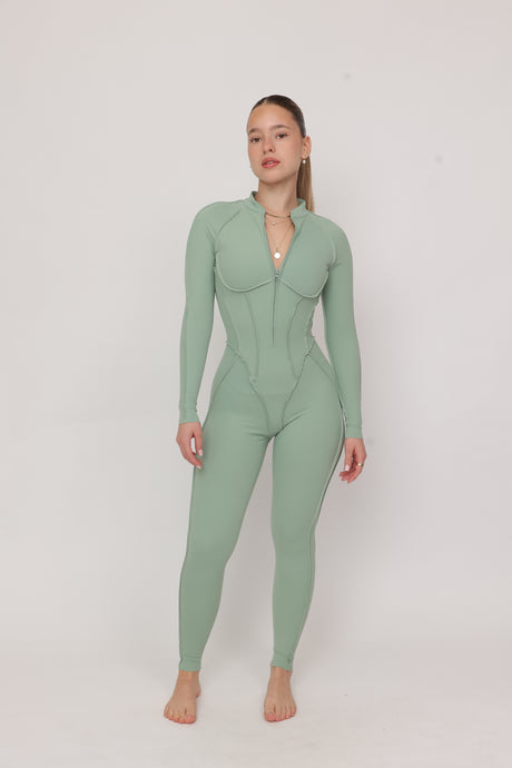 דגם אשלי - אוברול היסטרי עם תפרים בולטים