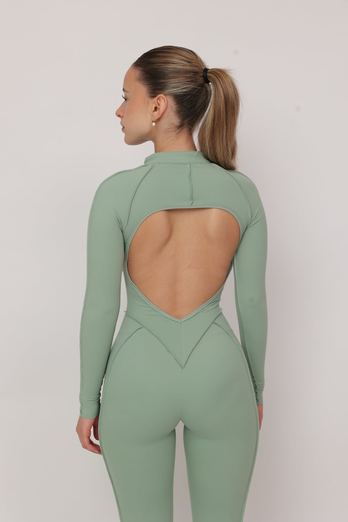 דגם אשלי - אוברול היסטרי עם תפרים בולטים